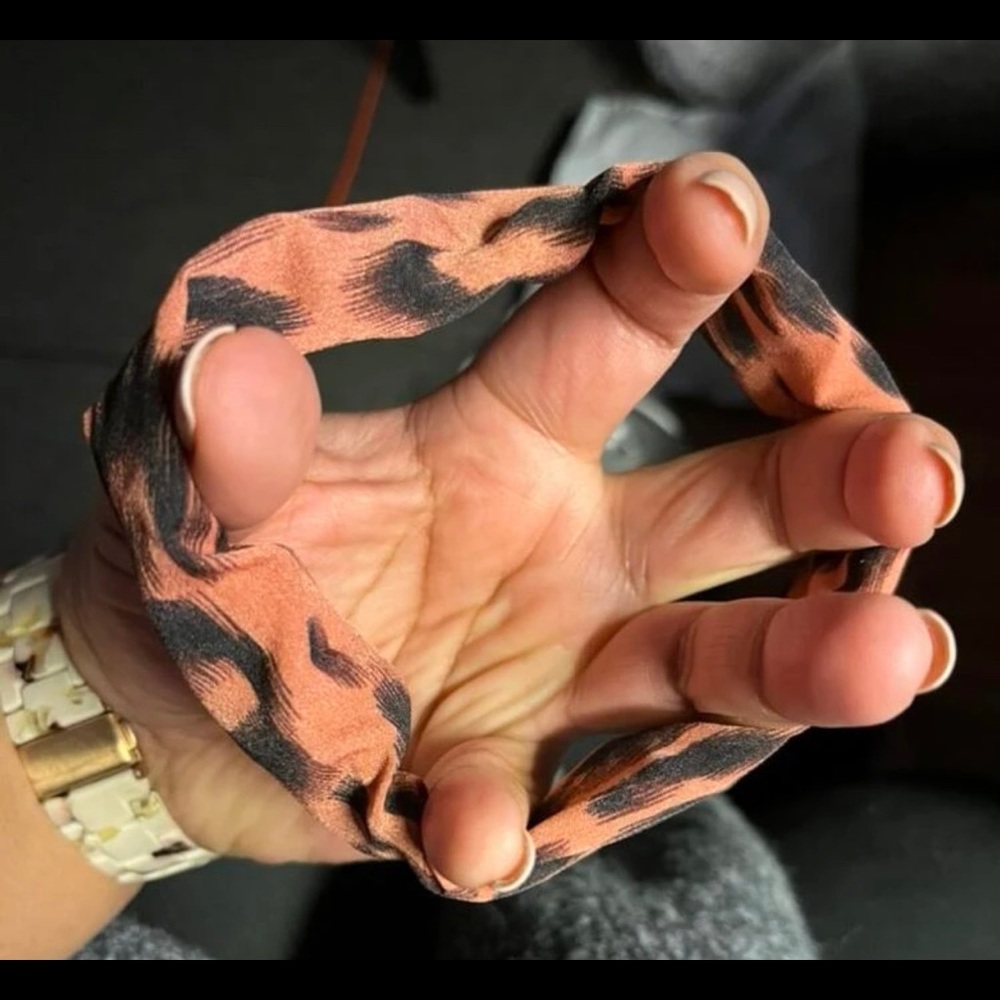 12 piece leopard pattern scrunchies - Picture 3 of 4